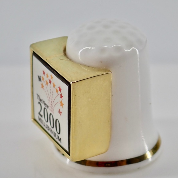 Vtg Gimbel & Sons UK 2000 The New Millennium Gold Gilt Fine Bone China Thimble M - Picture 2 of 7